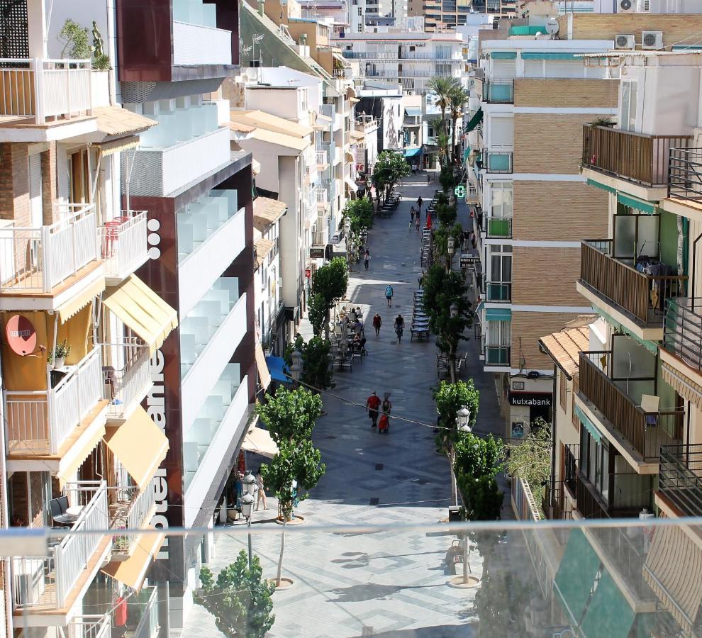 Apartamentos Mayal Con Piscina Benidorm Eksteriør bilde